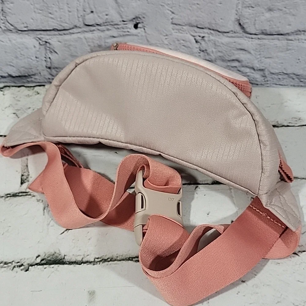 Adidas Golf Waist Pack Hip Fanny Bum Bag Beige Pink Zippered Adjustable - Picture 4 of 9